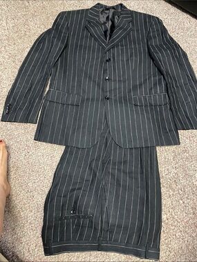 100% fine Irish linen hand tailored black / white pinstripe suit - like new